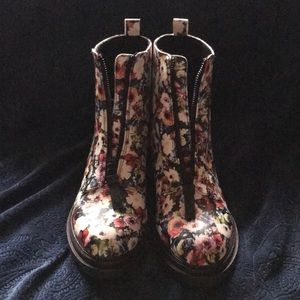 BNNW ROCKET DOG SUPER CUTE SIZE 6